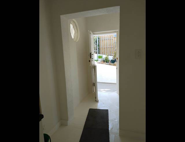 1 bed property to rent in VREDEHOEK